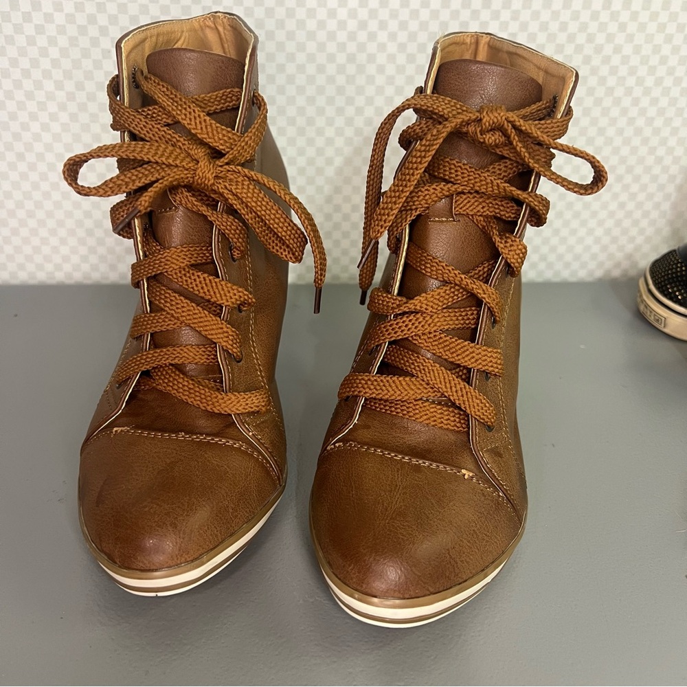 Reneeze Brown Lace Up High Heel Ankle Boots Faux Leather‎ Size  6 - Picture 3 of 11